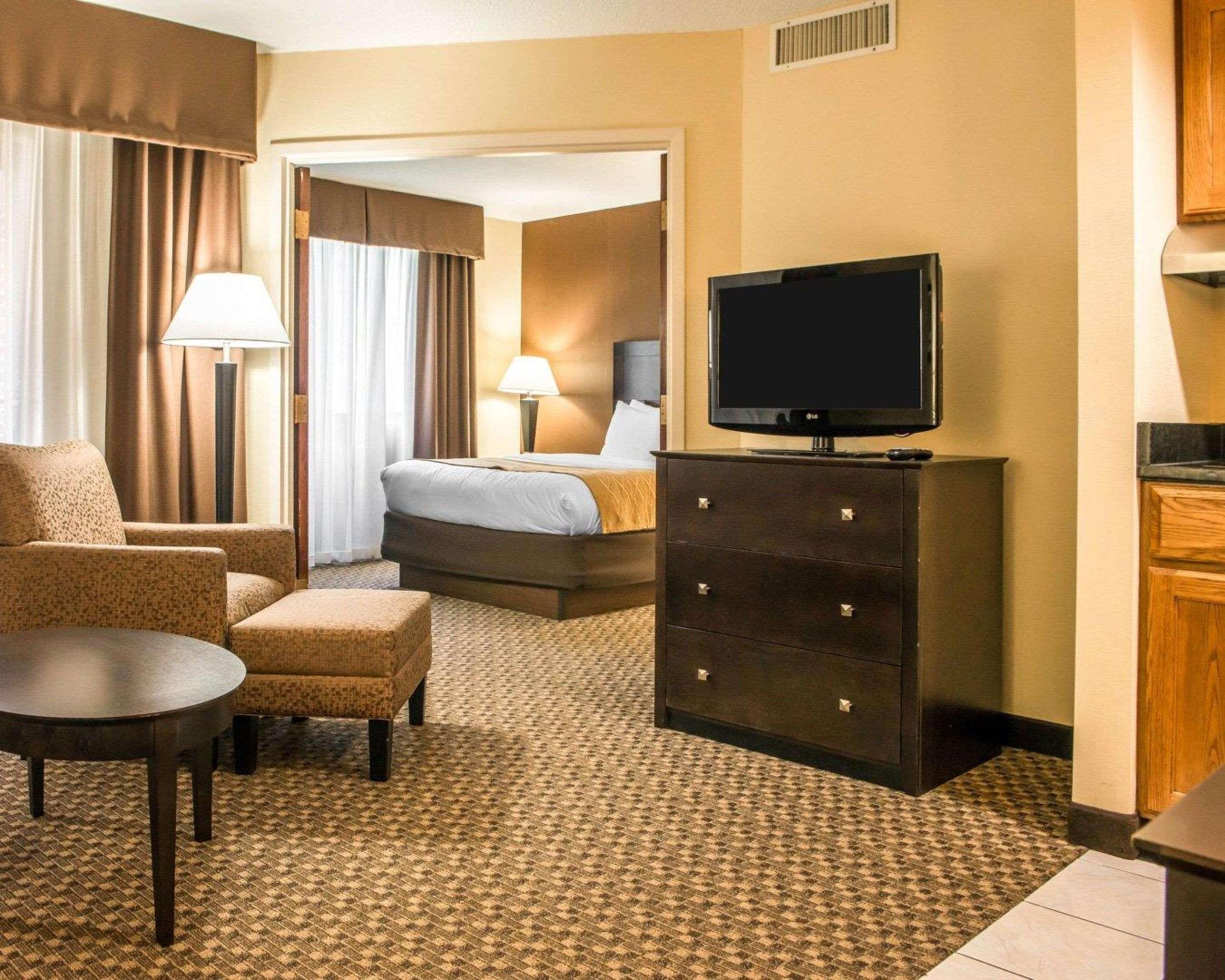 Mainstay Suites Verona Ngoại thất bức ảnh