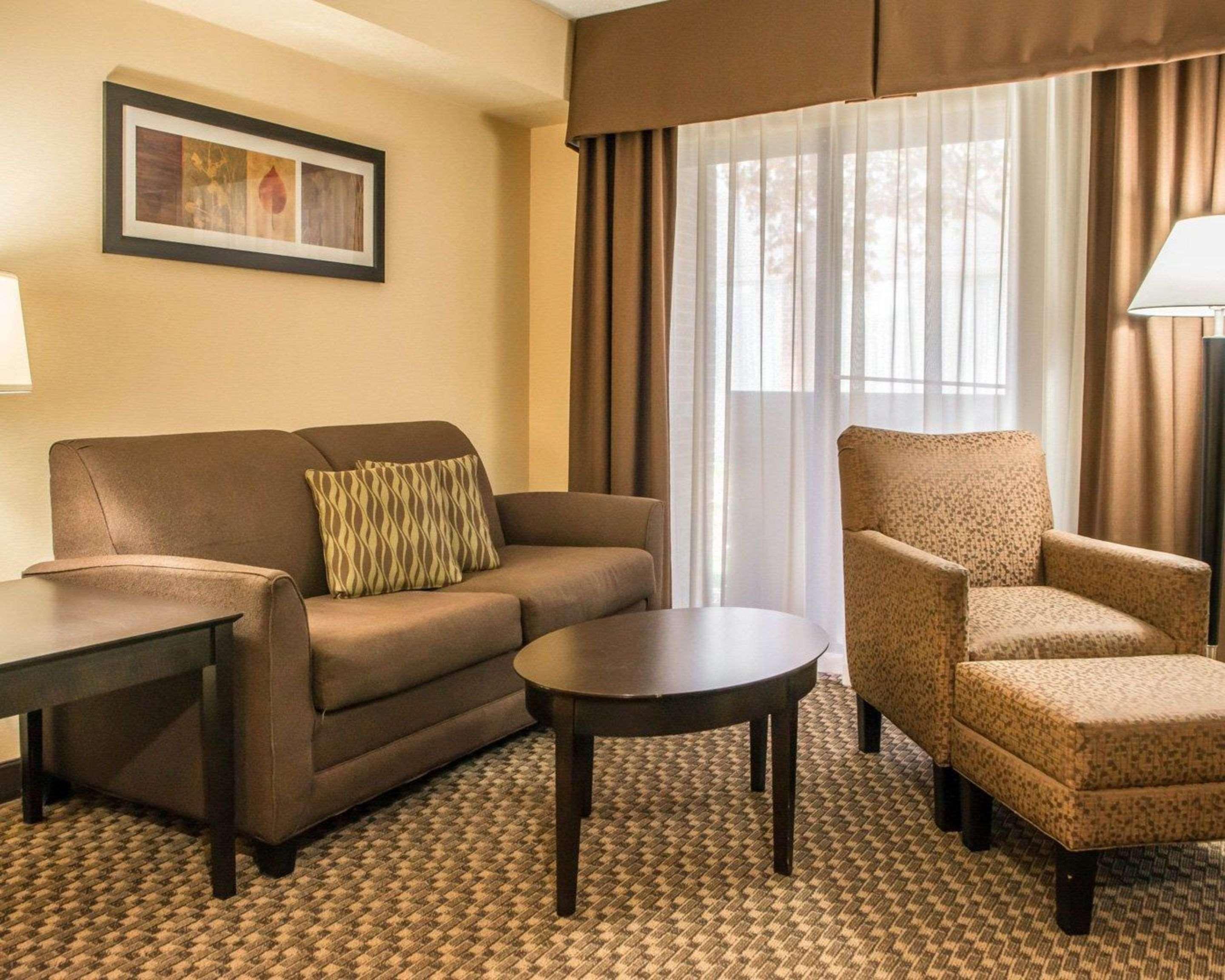 Mainstay Suites Verona Ngoại thất bức ảnh