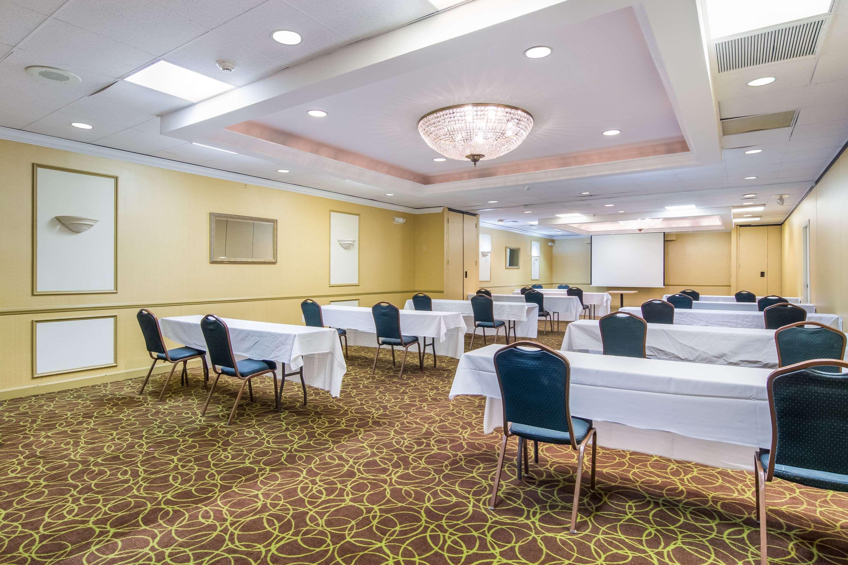 Mainstay Suites Verona Ngoại thất bức ảnh