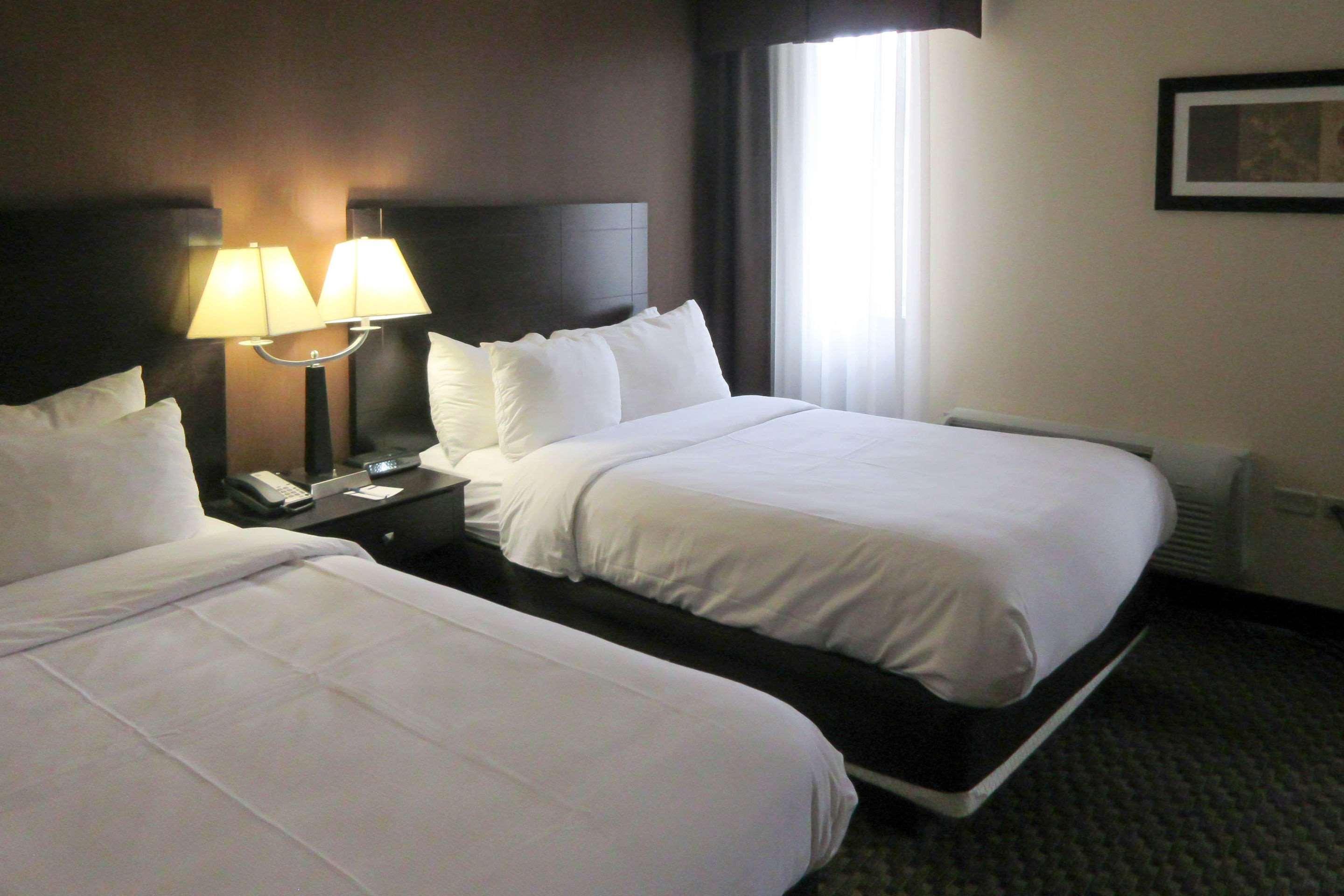 Mainstay Suites Verona Ngoại thất bức ảnh
